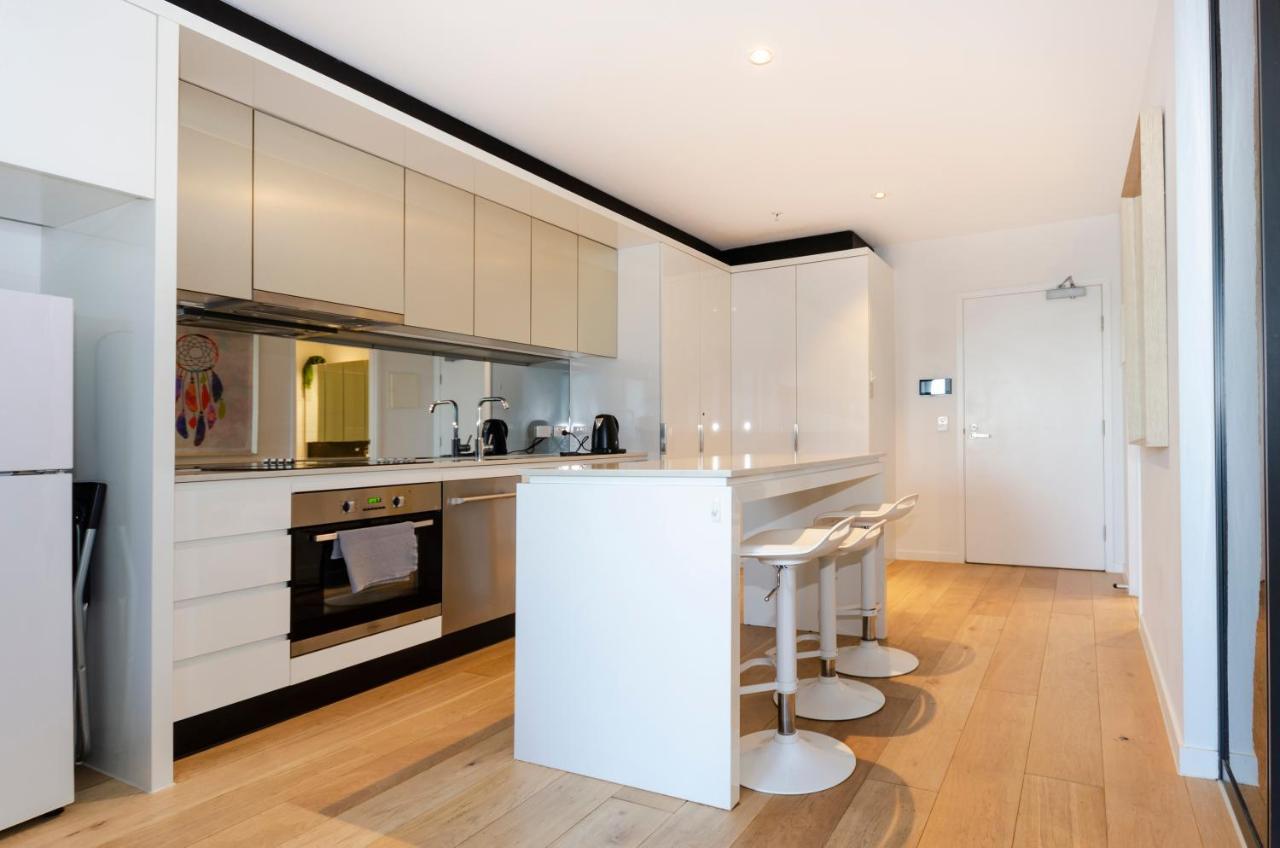 2Br Cbd Pad, City Views, Free Parking, Pool, Gym Melbourne Bagian luar foto