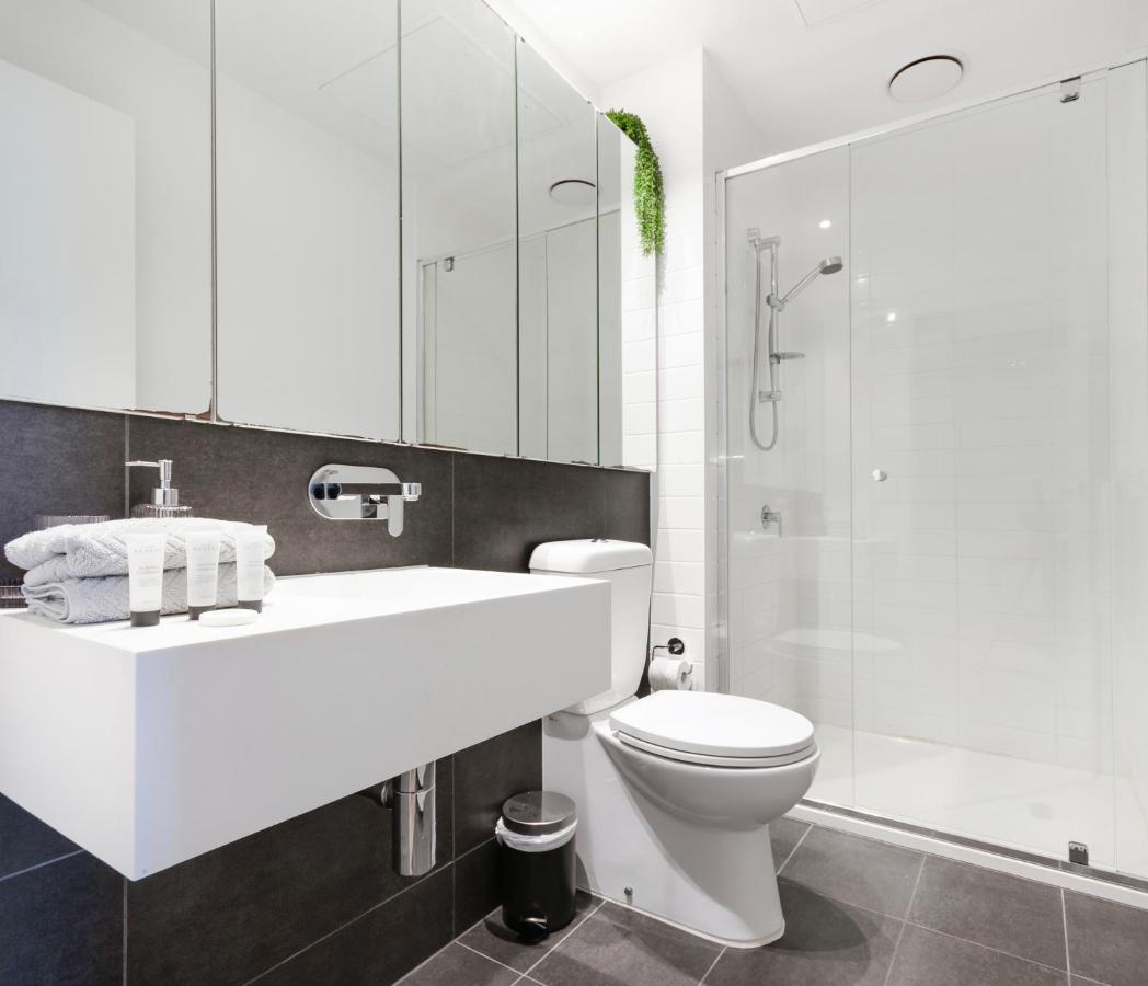 2Br Cbd Pad, City Views, Free Parking, Pool, Gym Melbourne Bagian luar foto